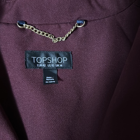 NWOT RICH BURGUNDY WOMENS TOPSHOP size 10 LONG VEST with belt, brass snaps - Picture 2 of 11